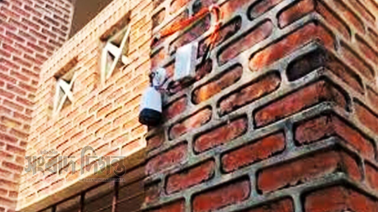 মাগুরার ভোটকেন্দ্রে সিসিটিভি ক্যামেরা ভাঙচুর