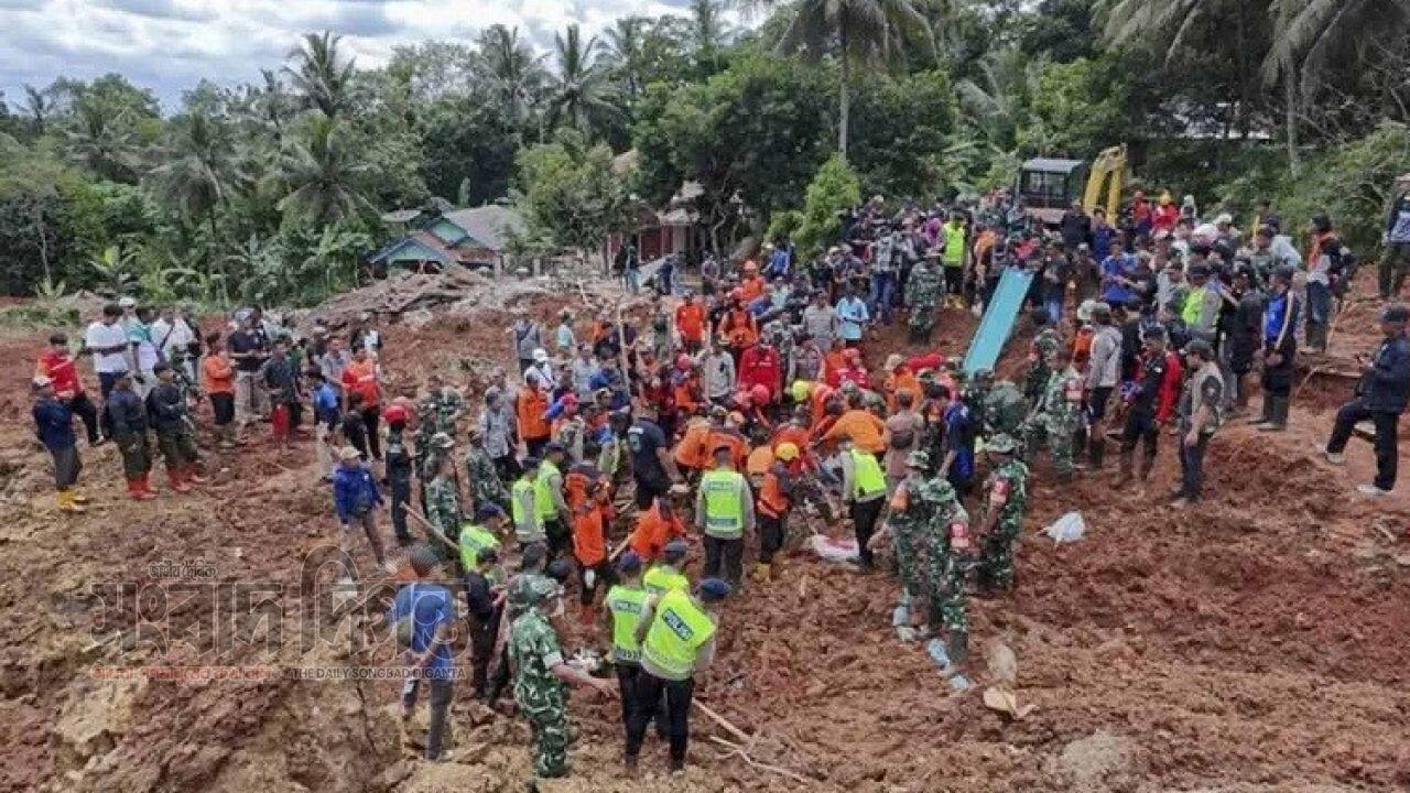 পাহাড় ধসে ইন্দোনেশিয়ায় ভয়াবহ ক্ষয়ক্ষতি, মৃত ৭, নিখোঁজ ৮২ 