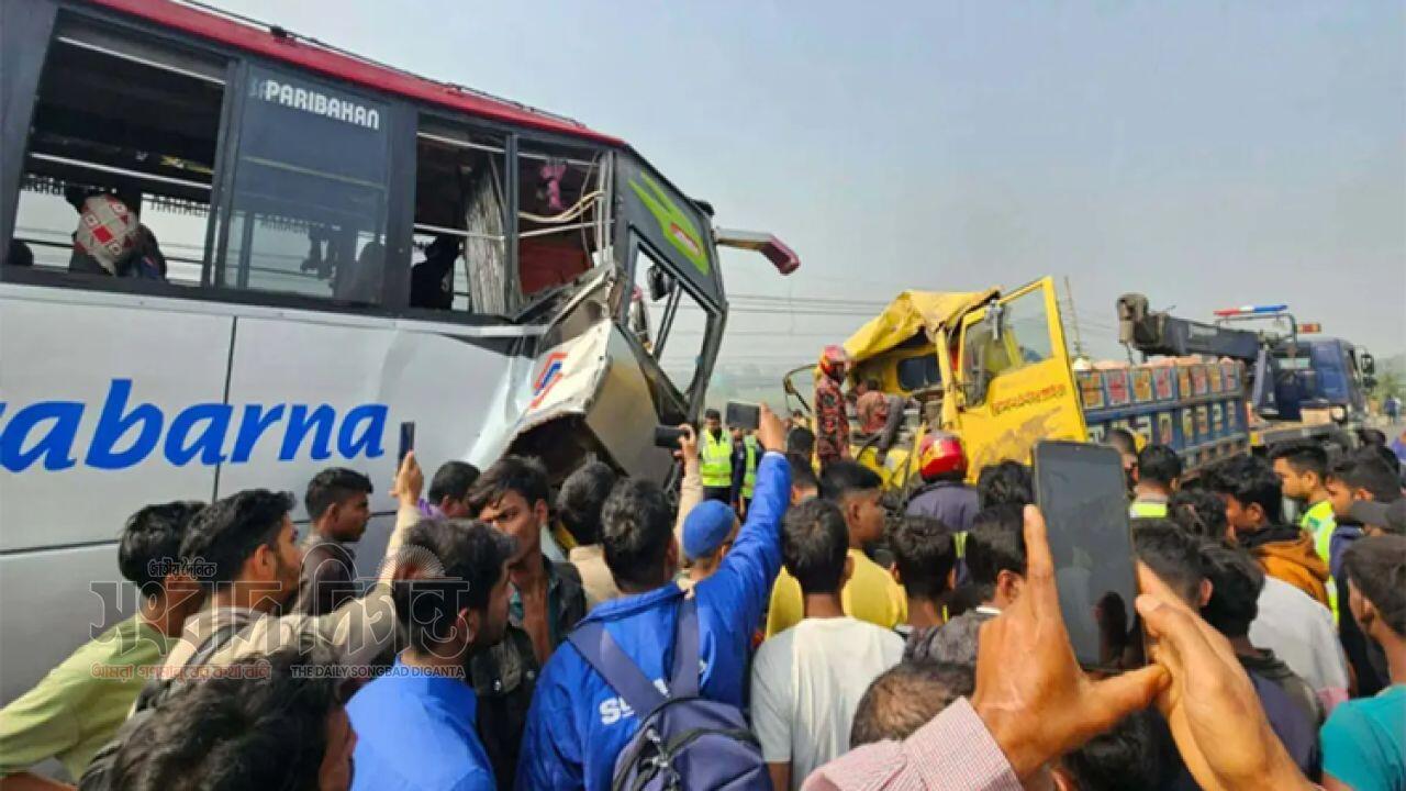 ভাঙ্গায় বাস-ট্রাক সংঘর্ষে ভয়াবহ সড়ক দুর্ঘটনা নিহত ২ আহত ১০