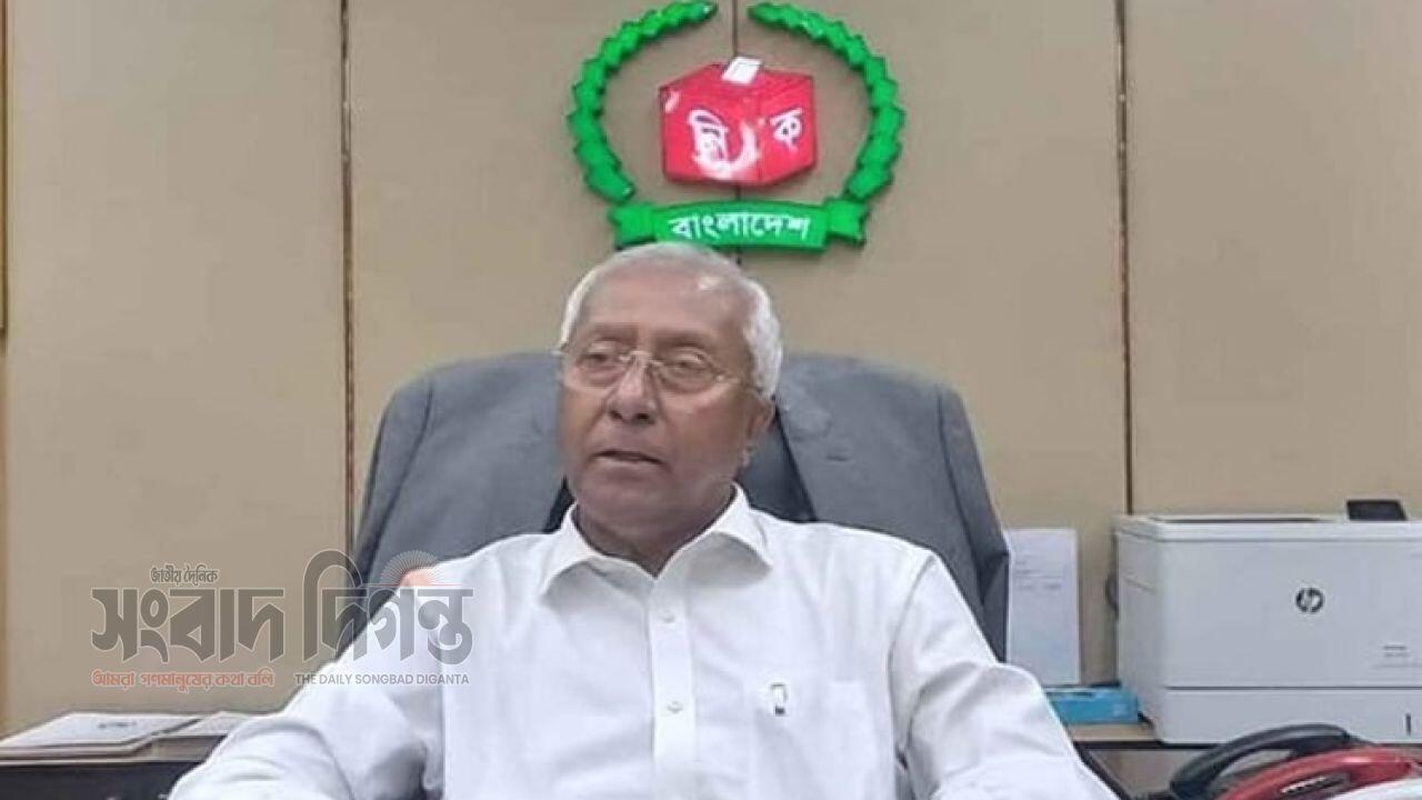 বিকেল ৪.৩০টার পর কোনো পোস্টাল ব্যালট গণনায় ধরা হবে না : ইসি
