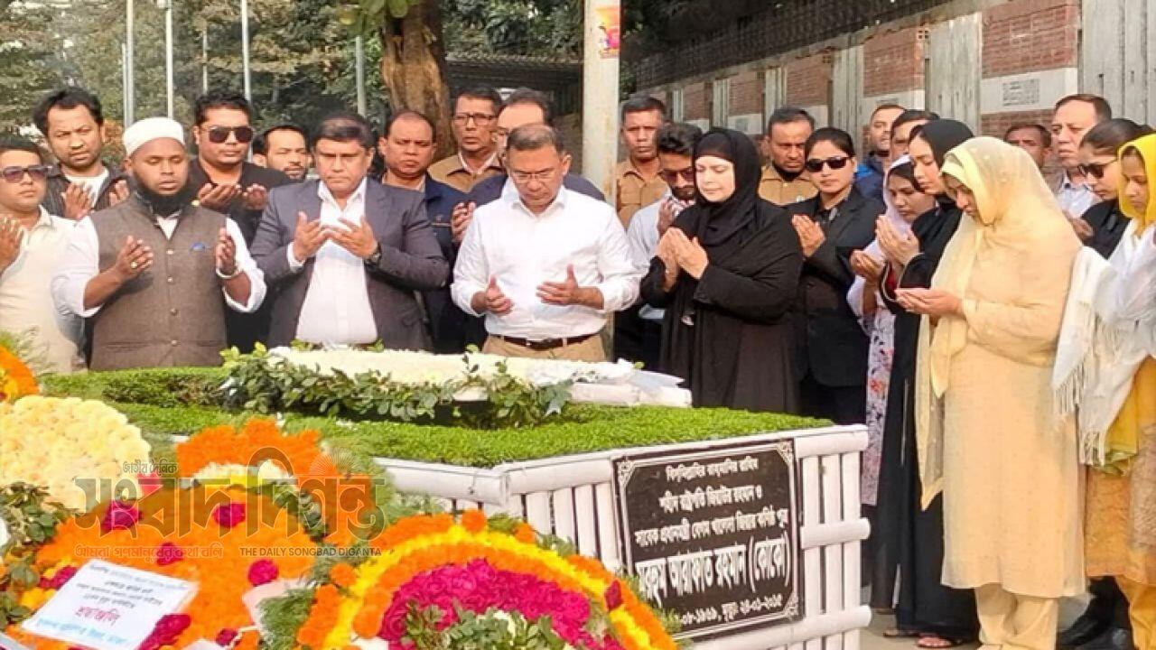 কোকোর কবর জিয়ারত করলেন তারেক রহমান 
