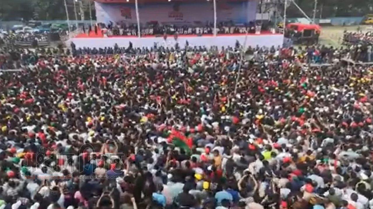 নির্বাচনী প্রচারণায় চট্টগ্রামে বিএনপির সমাবেশের মঞ্চে তারেক রহমান