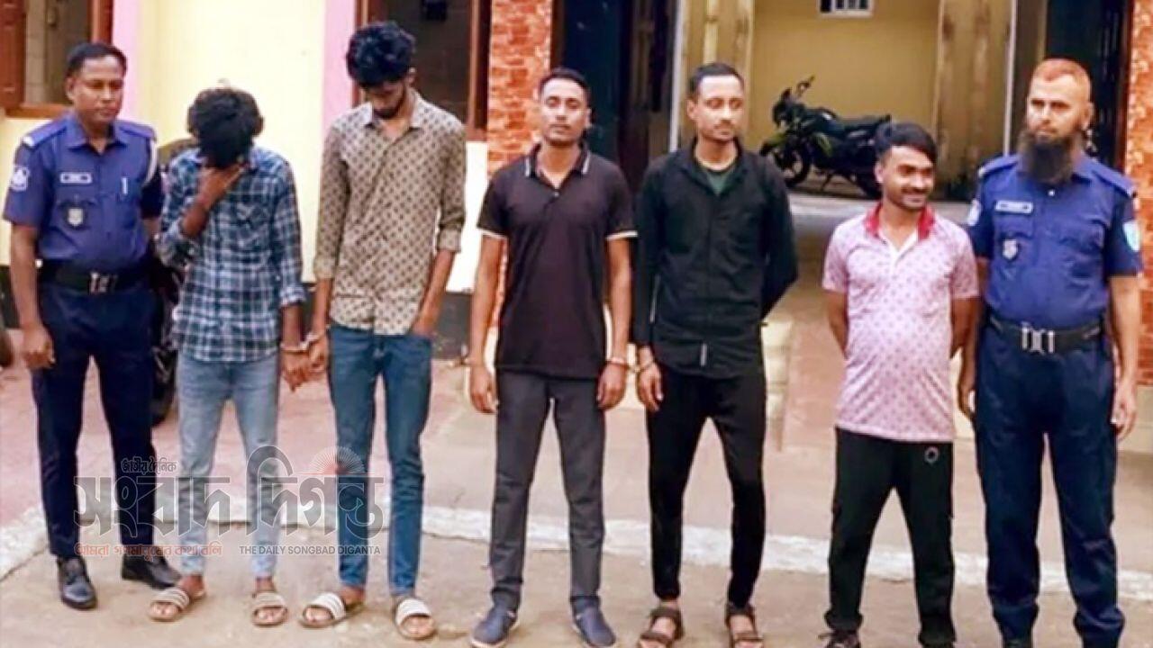 অভিযানে গ্রেফতার ছাত্রলীগের নিষিদ্ধ ৫ সদস্য