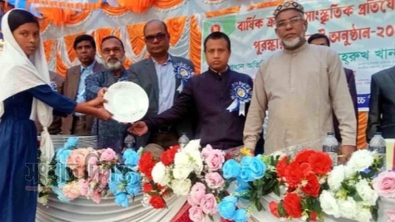 দুপচাঁচিয়ায় সরকারি পাইলট উচ্চ মডেল বিদ্যালয়ে বার্ষিক ক্রীড়া প্রতিযোগিতা অনুষ্ঠিত 