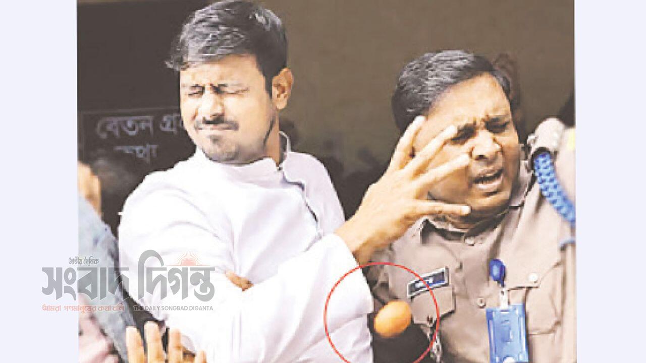ঢাকা-৮ আসনে এনসিপি প্রার্থী নাসীরুদ্দীন পাটওয়ারীর ওপর আবার ডিম নিক্ষেপ