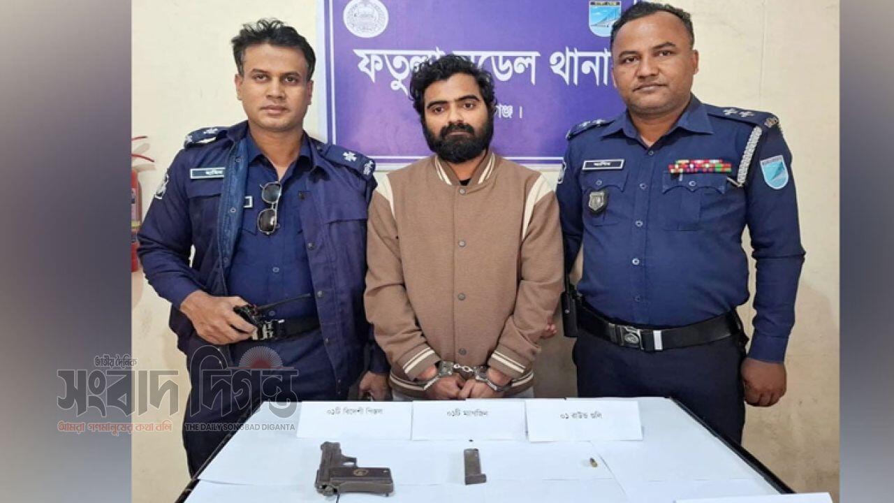 অবৈধ অস্ত্রসহ গ্রেফতার আজমেরী ওসমানের  সহযোগী