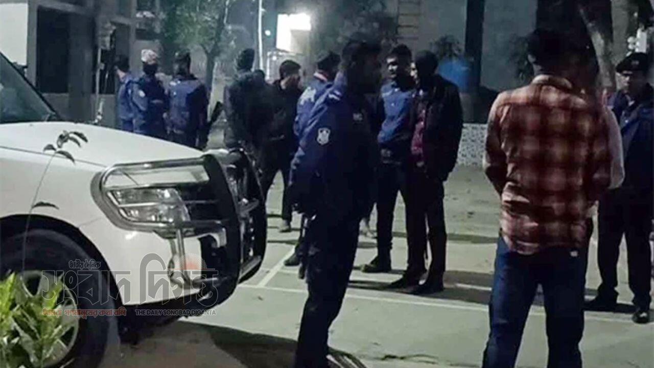 গোপালগঞ্জে বিচারকের বাড়ি লক্ষ্য করে ককটেল হামলা