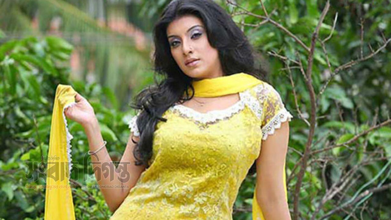 মৌয়ের কড়া হুঁশিয়ারি 