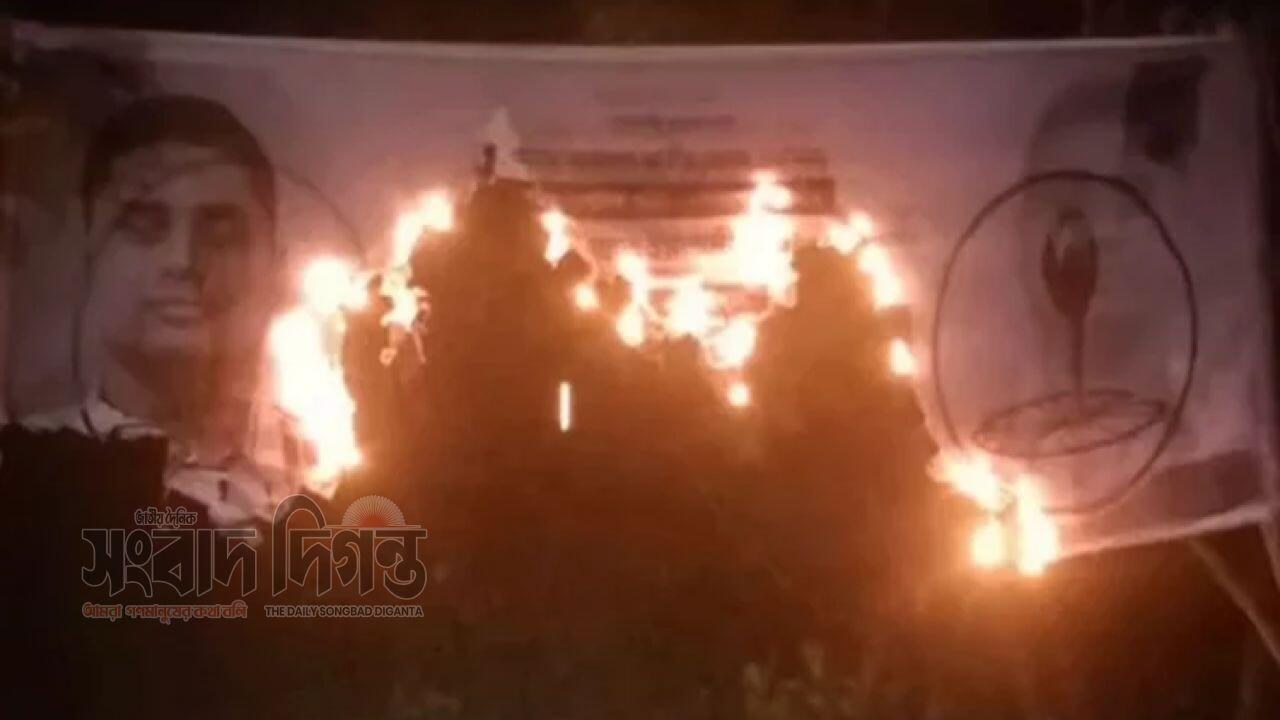 গভীর রাতে হাসনাত আব্দুল্লাহর ব্যানারে আগুন 