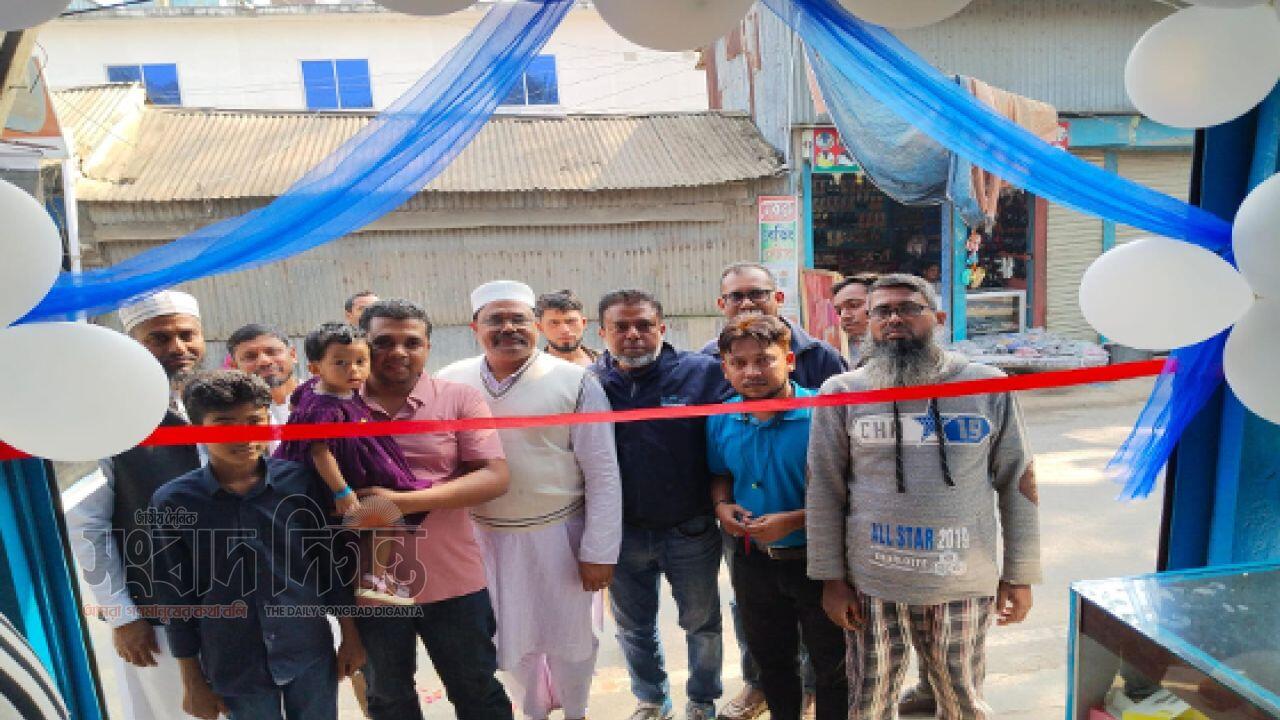 মুকসুদপুরের জলিরপাড়ে গ্রামীণফোন কাস্টমার পয়েন্ট উদ্বোধন