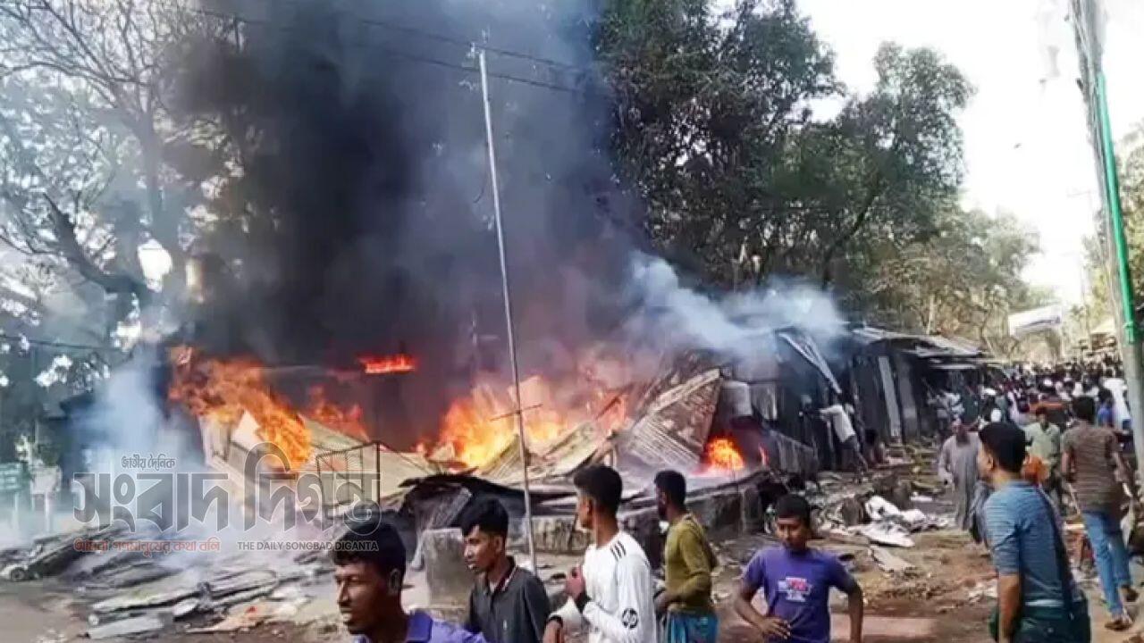 নোয়াখালীর ১১ দলের নির্বাচনি অফিসে অগ্নিকাণ্ড ক্ষয়ক্ষতির তদন্ত চলছে