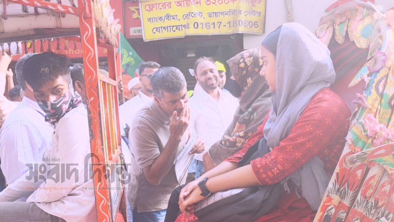 দুয়ারে দুয়ারে কড়া নাড়ছেন এস এম জাহাঙ্গীর, চাইছেন জনগণের সমর্থন