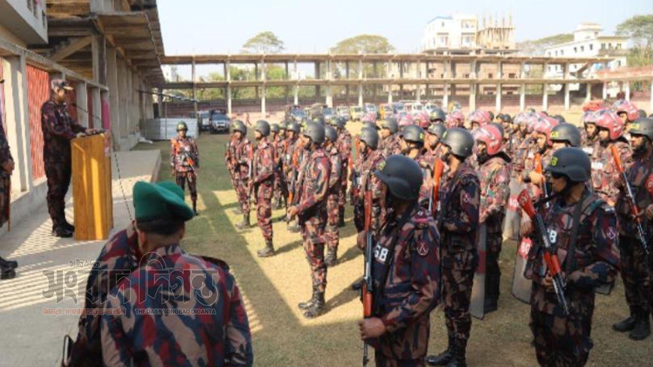 নির্বাচনী নিরাপত্তা ব্যবস্থায় চট্টগ্রামে বিজিবি মহাপরিচালকের পরিদর্শন