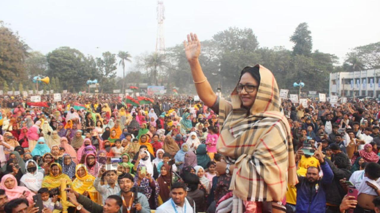 লালপুরের জনসভায় ধানের শীষের পক্ষে ভোট চাইলেন নাটোর-১ আসনের বিএনপি প্রার্থী