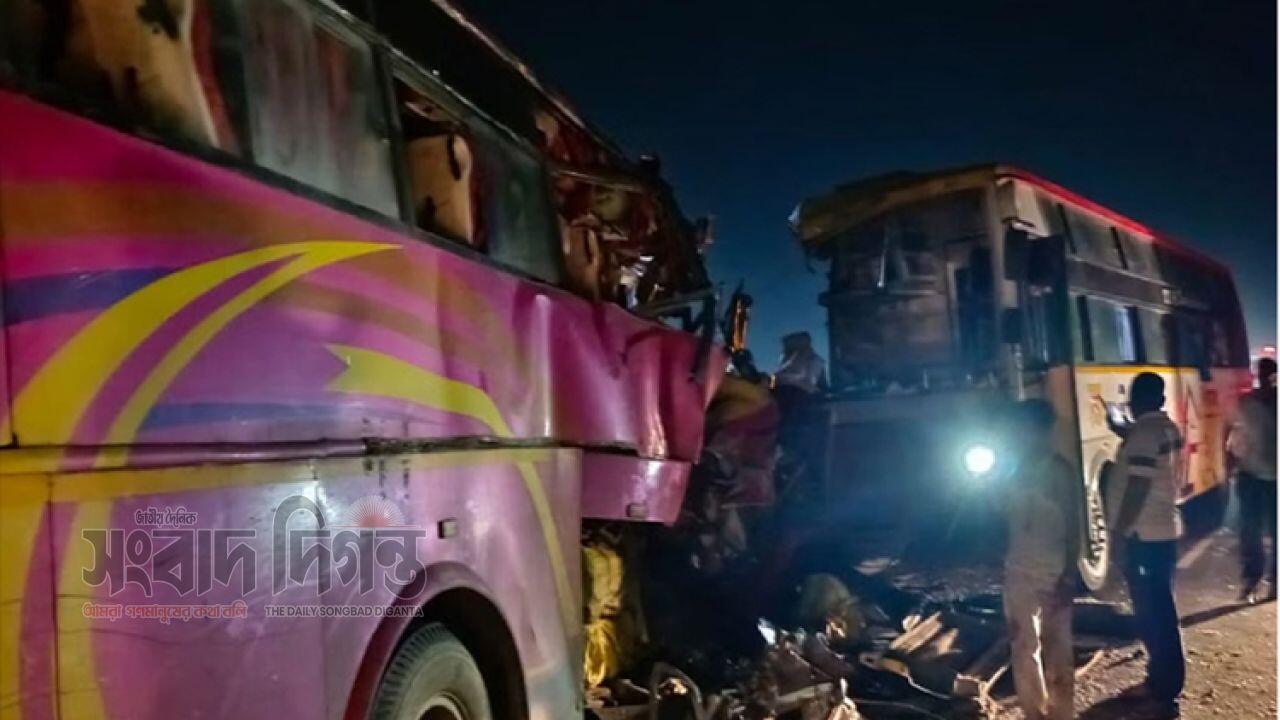 সড়ক দুর্ঘটনায় দুই বাসের সংঘর্ষে ২ জনের মৃত্যু