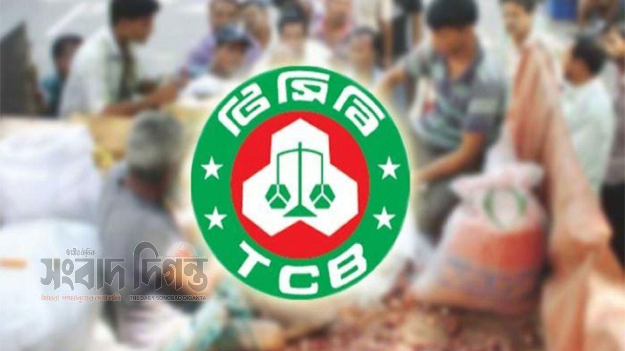 টিসিবি বিক্রি করছে প্রয়োজনীয় রোজার পণ্য
