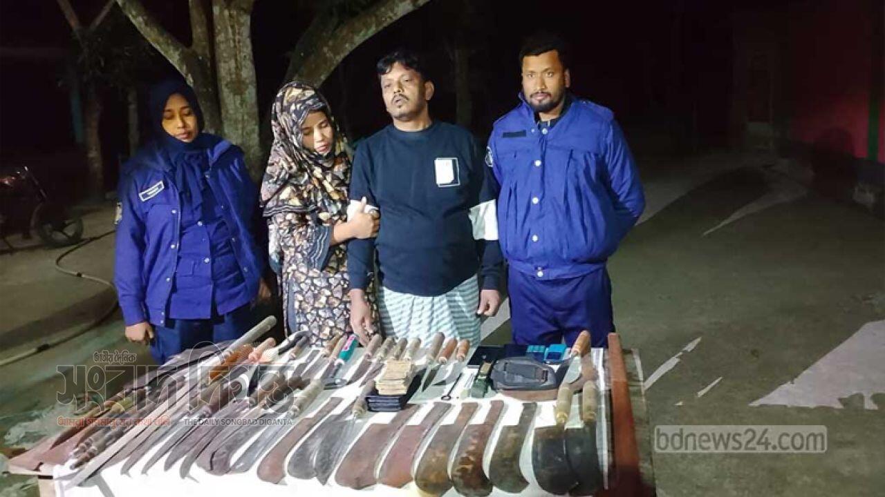 শরীয়তপুরে সাবেক ইউপি চেয়ারম্যান ও স্ত্রীকে অস্ত্রসহ আটক করেছে পুলিশ