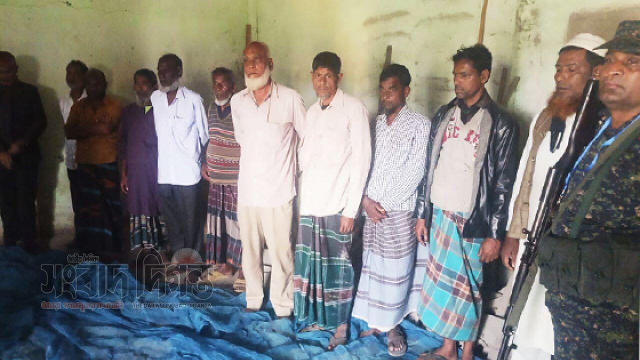 ঠাকুরগাঁও–৩: ভোটারদের মাঝে টাকা বিতরণে দুই নেতাকে জরিমানা