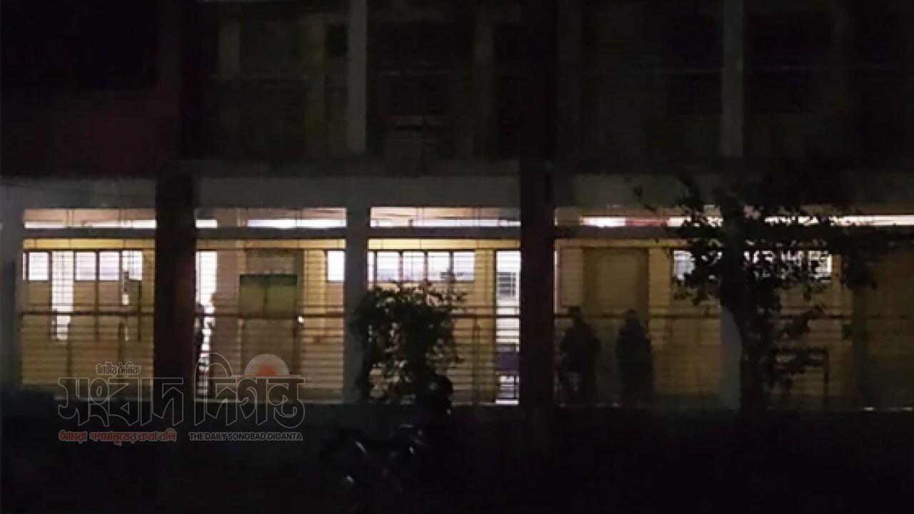 নেত্রকোণার সদর উপজেলার ভোটকেন্দ্রে একাধিকবার বিদ্যুৎ বিচ্ছিন্ন