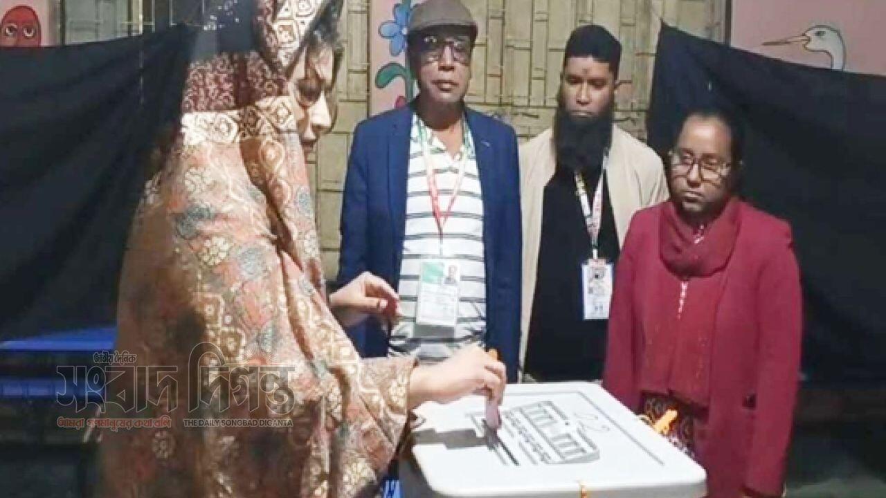 ‘নির্ভয়ে কেন্দ্রে আসুন’—ভোট দিয়ে আহ্বান শামা ওবায়েদের