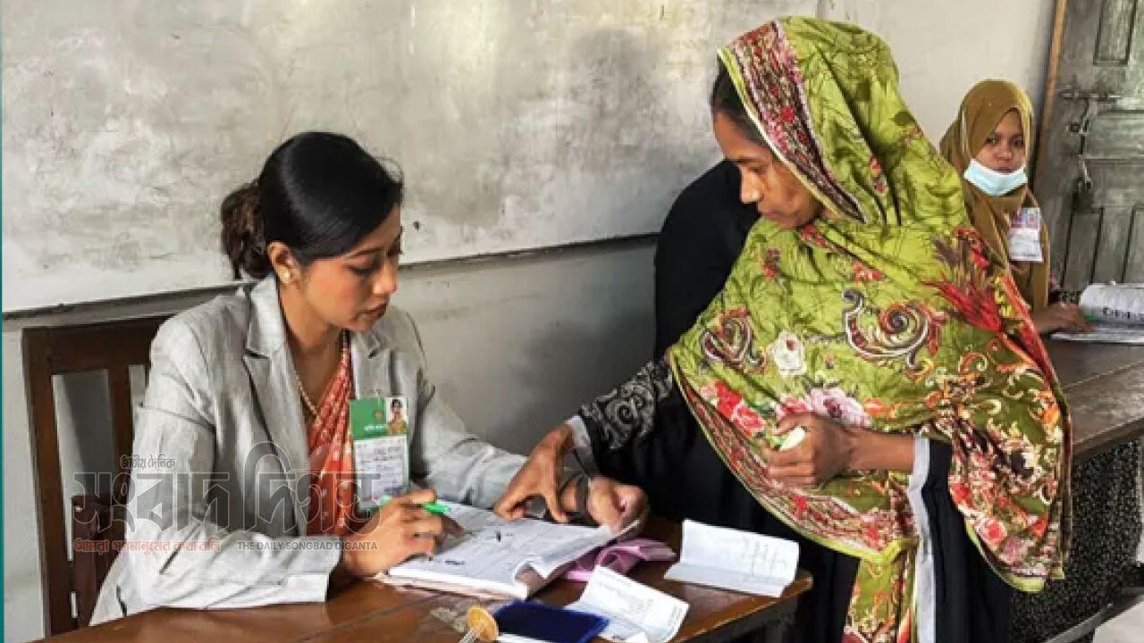 সকাল-সকাল সিনিয়র ভোটার বেশি, দুপুরে তরুণদের রোলকল