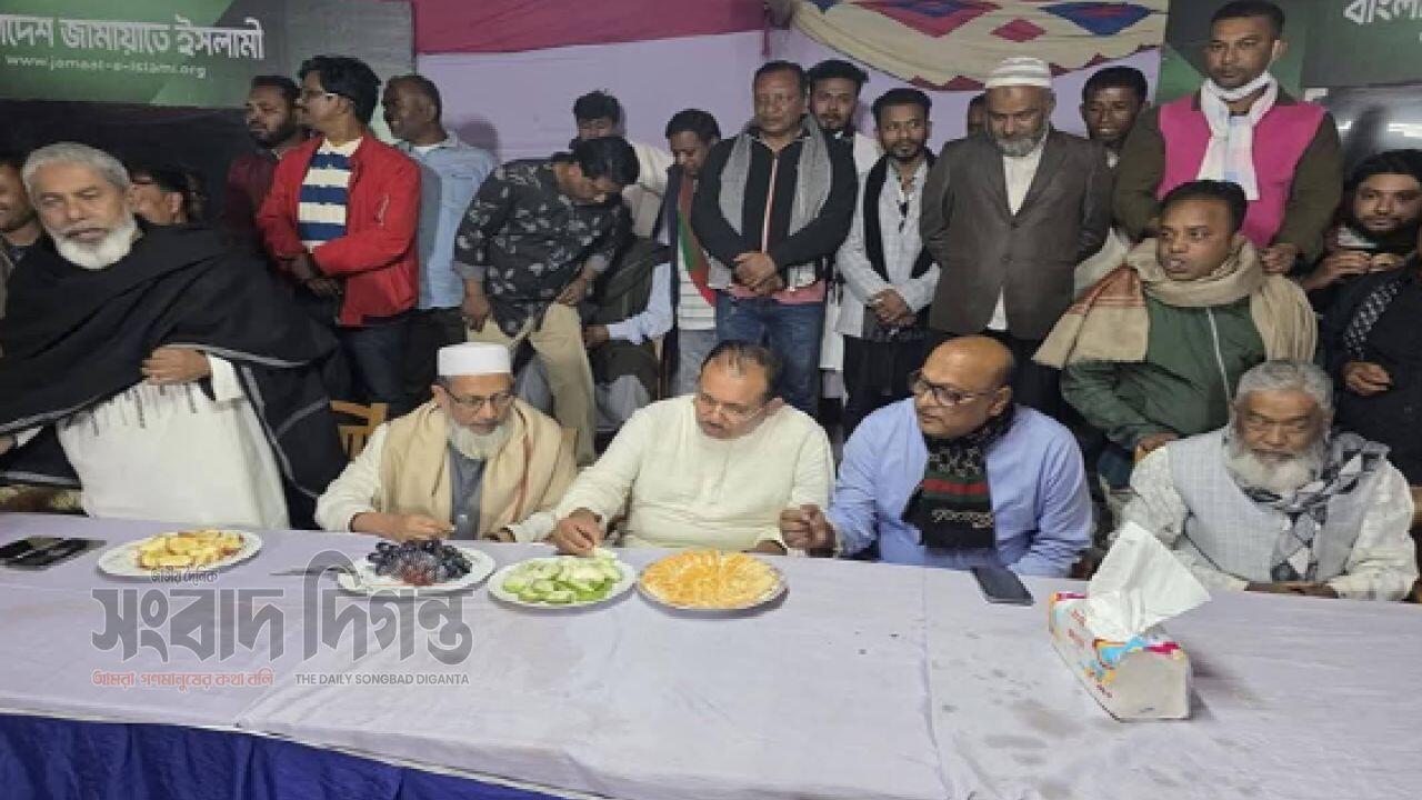 বিজয়ের পরপরই ছুটে গেলেন প্রতিদ্বন্দ্বী প্রার্থী ডা. মাহামুদ বকাউলের নিজ বাড়িতে    