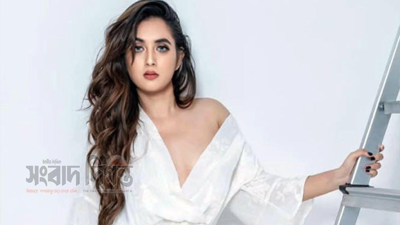  ছোটবেলা থেকেই গান শিখেছি 