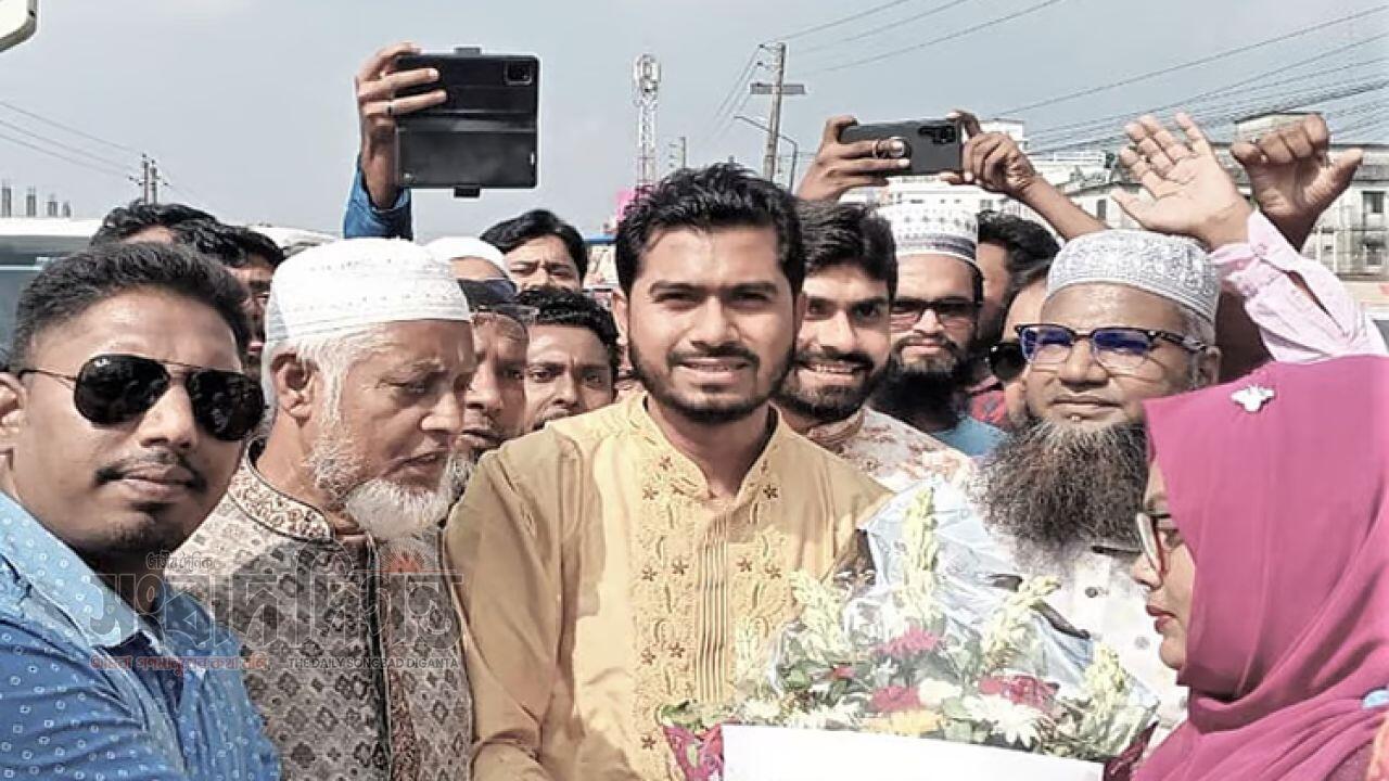 নতুন মন্ত্রিসভায় দায়িত্বপ্রাপ্ত হলেন নুরুল হক নুর