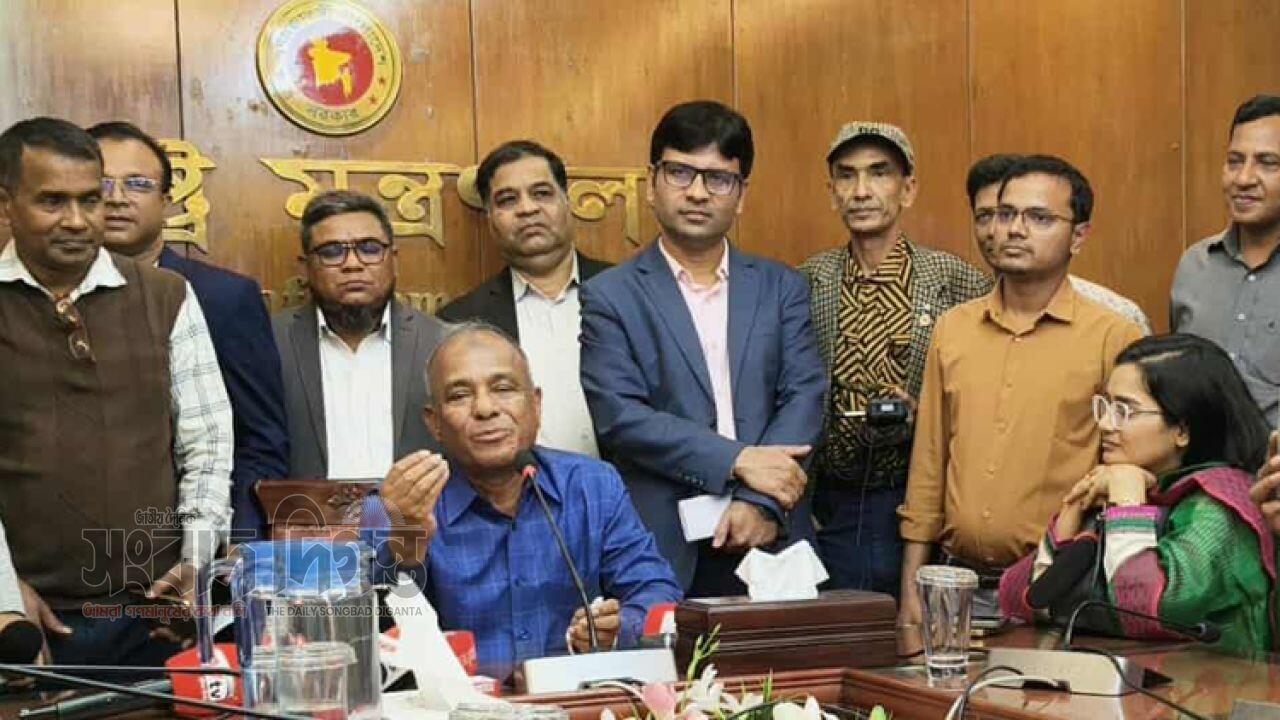রাষ্ট্রের সেবার পরও দেশে থাকার প্রত্যাশা  : স্বরাষ্ট্র উপদেষ্টার