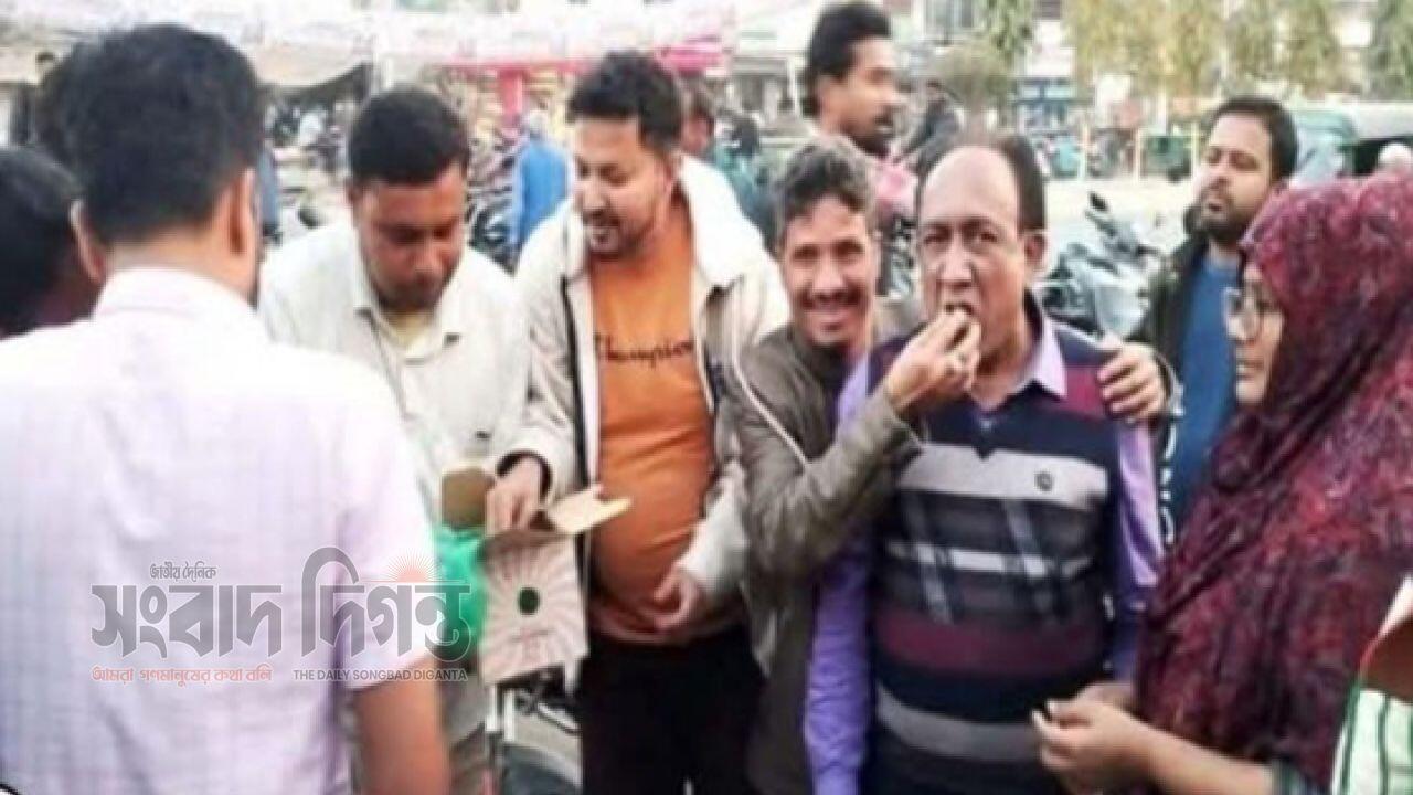 তারেক রহমান প্রধানমন্ত্রী হওয়ায় বগুড়ার দুপচাঁচিয়ায় মিষ্টি বিতরণ