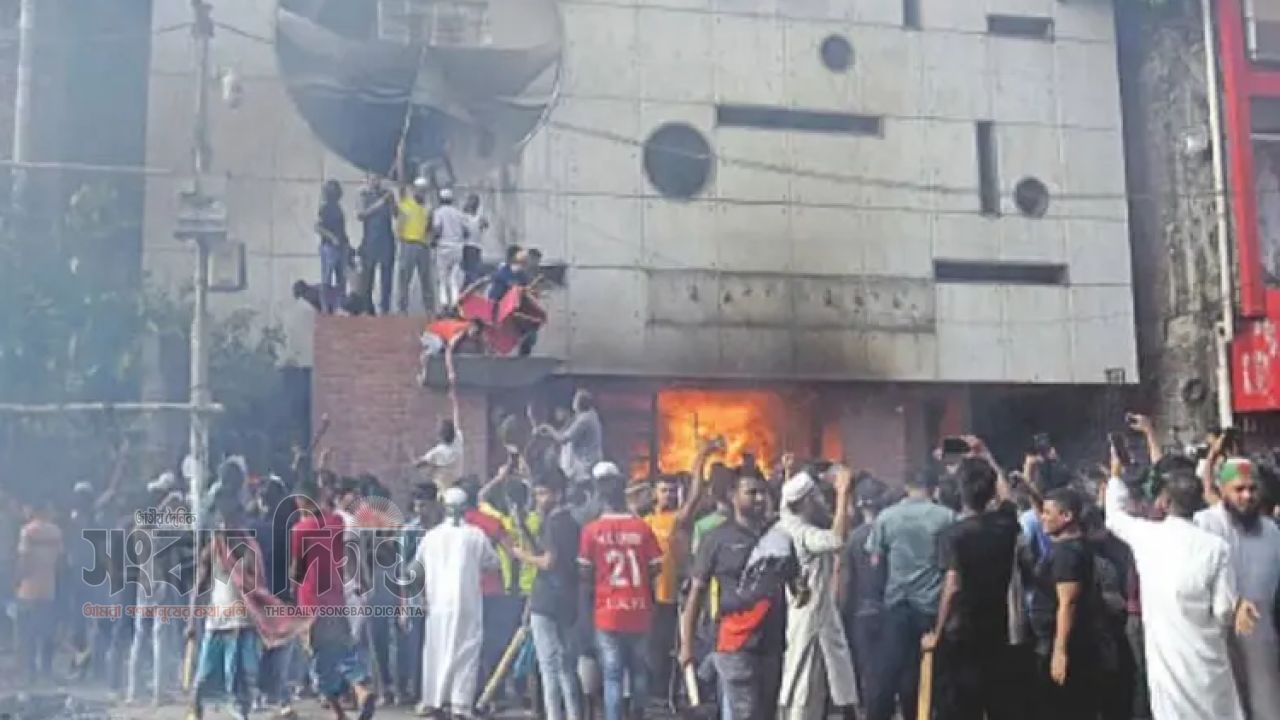 আ.লীগের কার্যালয় উদ্বোধনের পর এনসিপির আগুন 