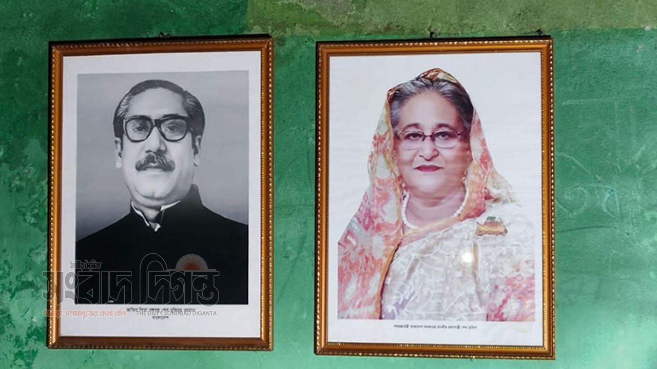 নিষিদ্ধ ছাত্রলীগ খুলল যশোরে আওয়ামী লীগ কার্যালয়, জনসমক্ষে ‘জয় বাংলা’ স্লোগান 