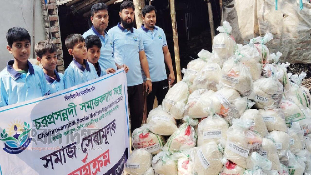 মুকসুদপুরে ইফতার সামগ্রী বিতরণ