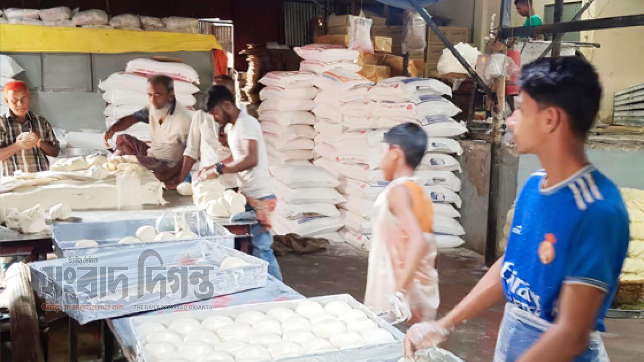 বাকলিয়াতে নিম্নমানের সেমাই কারখানায় অভিযানে দুই প্রতিষ্ঠানে ২.২০ লাখ টাকা জরিমানা