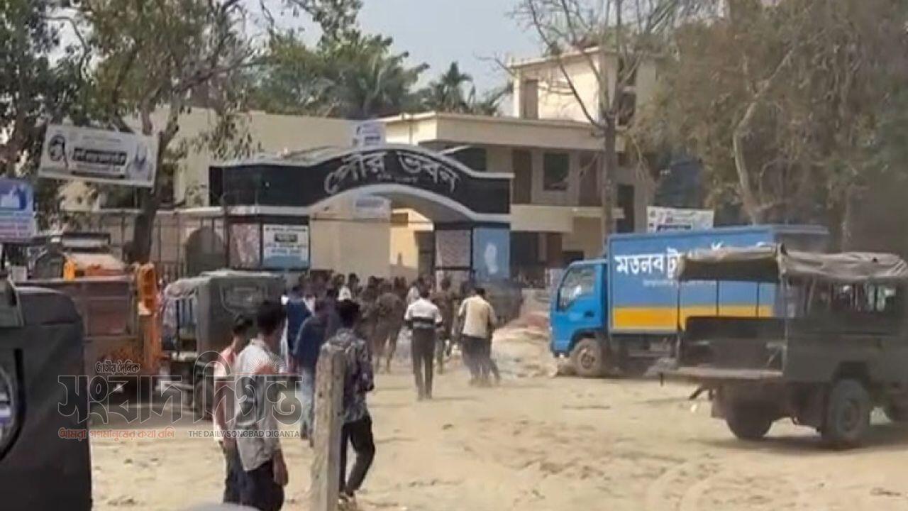 টেন্ডার দখল নিয়ে বিএনপির দুই গ্রুপের সংঘর্ষ  সংঘর্ষে আহত ৫