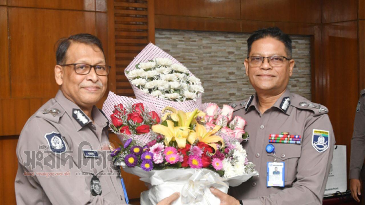 বিদায়ী আইজিপি ও নতুন আইজিপিকে সংবর্ধনা 