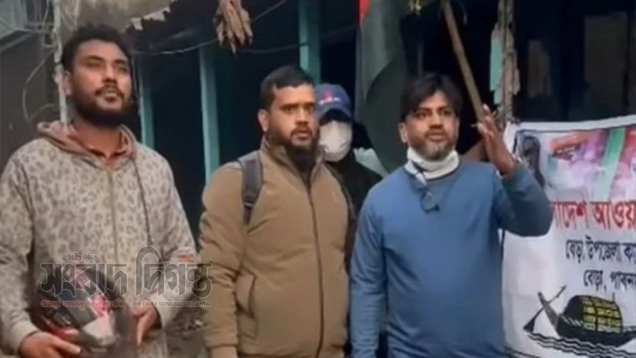 তালা ভেঙে আ.লীগ দলীয় কার্যালয়ে পতাকা উত্তোলন