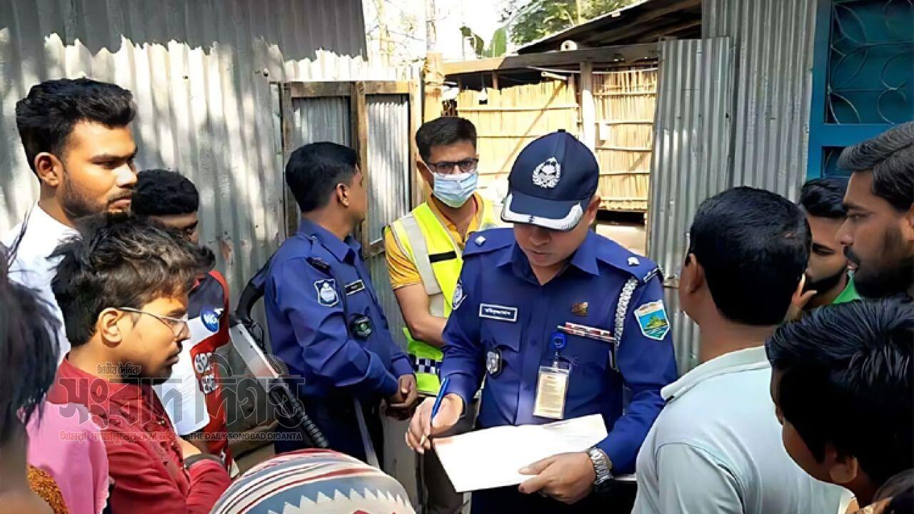 ঈশ্বরদীতে রহস্যময় মৃতদেহ বাড়ি ও সরিষাক্ষেতে পাওয়া গেল দাদি-নাতনির লাশ