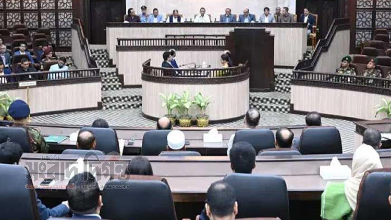 প্রথমবার নিজ কার্যালয়ের কর্মীদের সঙ্গে মতবিনিময়ে প্রধানমন্ত্রী তারেক রহমান