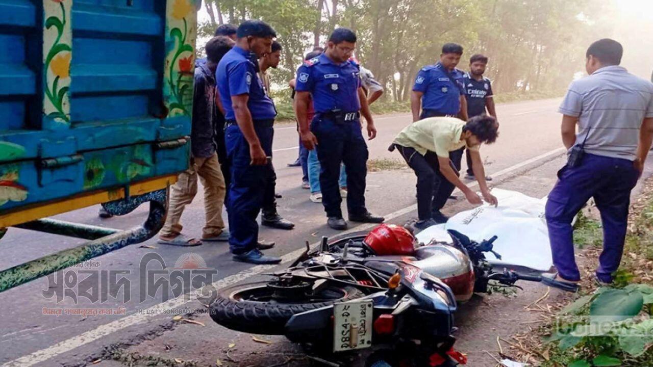 রাজধানীর তেজগাঁওয়ে সড়ক দুর্ঘটনায় নিহত মোটরসাইকেল চালক 