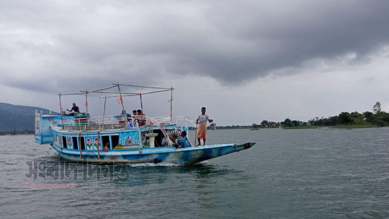 নেত্রকোনায় হাওরুসাদা মাটির পাহাড়ে পর্যটনে সম্ভাবনা, উদ্যোগের ঘাটতি 