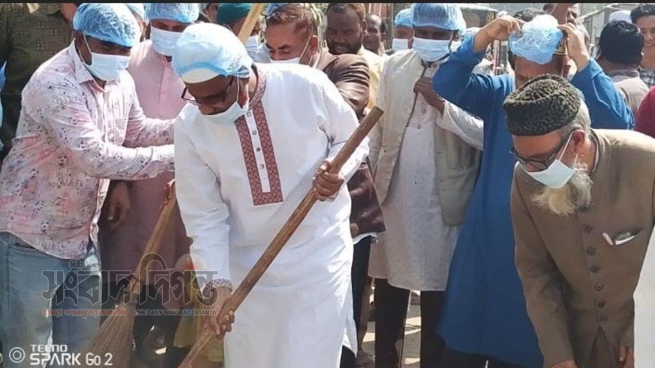 বেতগাড়ী স্বাস্থ্য কেন্দ্র এ পরিচ্ছন্নতা অভিযান উদ্বোধন করলেন এমপি রায়হান সিরাজী 