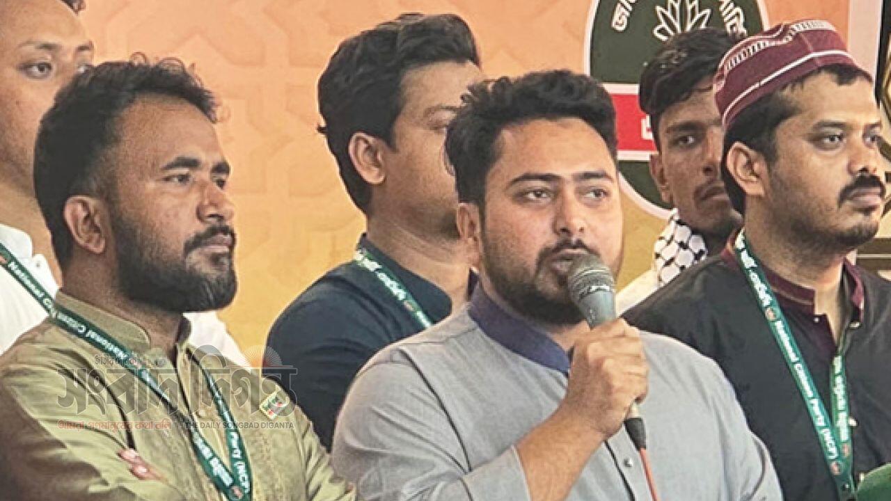 আদালতকে রাজনৈতিকভাবে ব্যবহারের চেষ্টা চলছে : নাহিদ ইসলাম