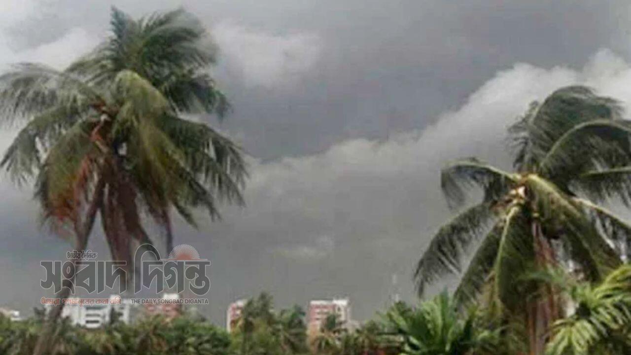 ঘন মেঘে ঢাকা দেশ রোদ কম মেঘ বেশি