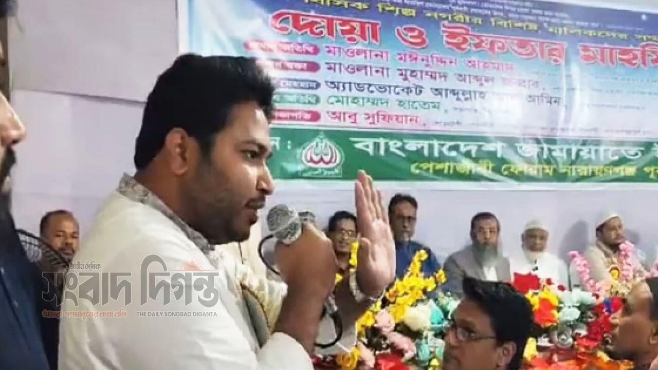 নারায়ণগঞ্জে ইফতার মাহফিলে বক্তব্যকে কেন্দ্র করে এমপি অবরুদ্ধ