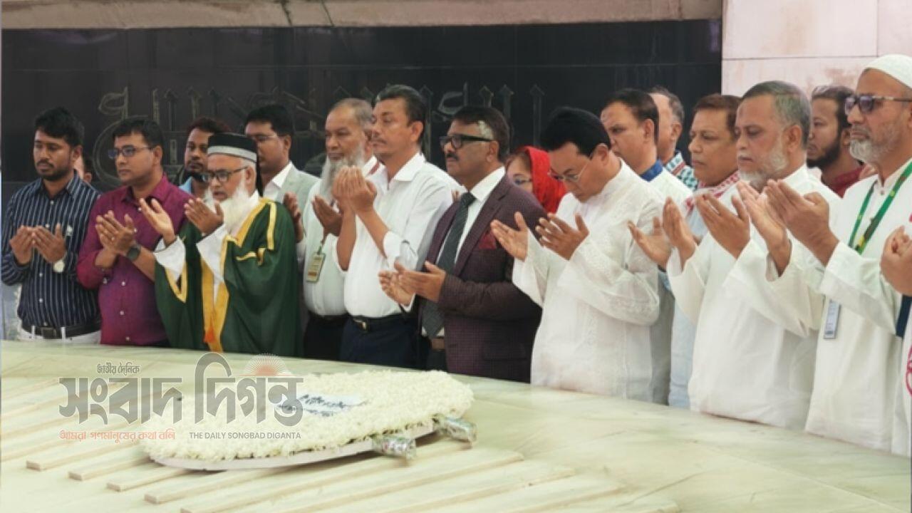 জিয়া দম্পতির মাজারে চিফ হুইপ ও হুইপবৃন্দের ফুলেল শ্রদ্ধা