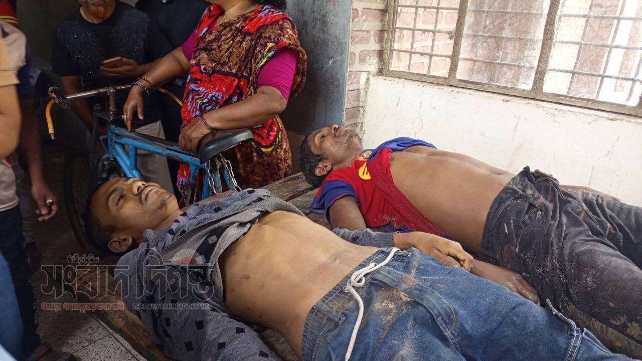 লৌহজংয়ে চোর সন্দেহে গণপিটুনিতে দুই যুবকের মৃত্যু
