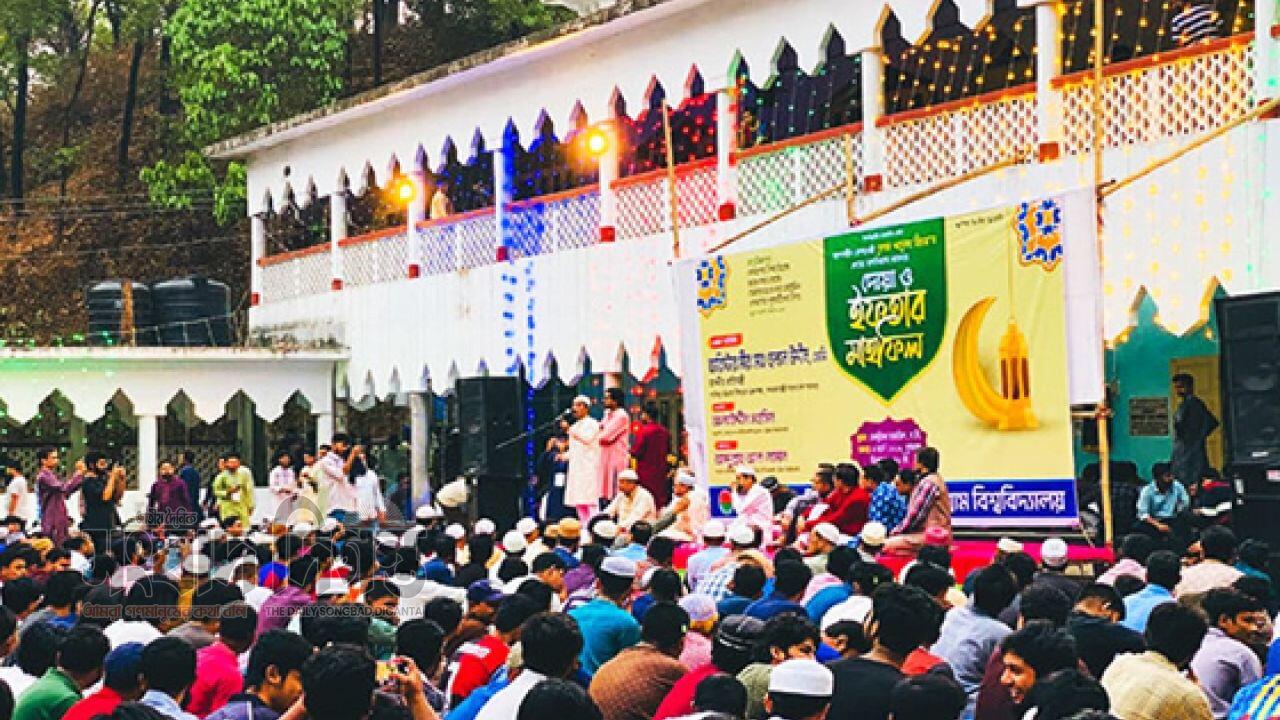 চবি ছাত্রদলের ইফতারে অংশ নিলেন সাত হাজার শিক্ষার্থী