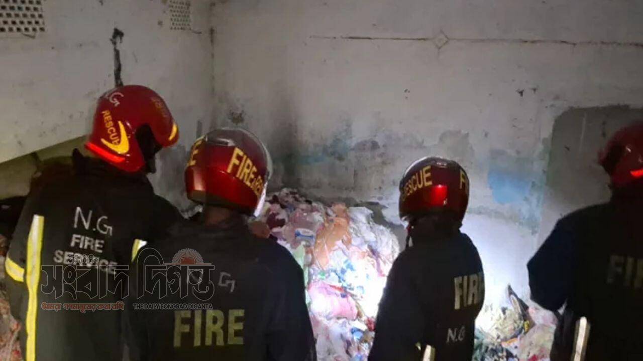 নারায়ণগঞ্জে গ্যাস লিকেজে বিস্ফোরণ তিনজন আহত