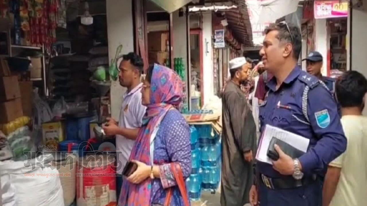 রমজানে বাজারদর নিয়ন্ত্রণে সোনারগাঁয়ে ভ্রাম্যমাণ আদালতের অভিযান, দুই প্রতিষ্ঠানকে জরিমানা